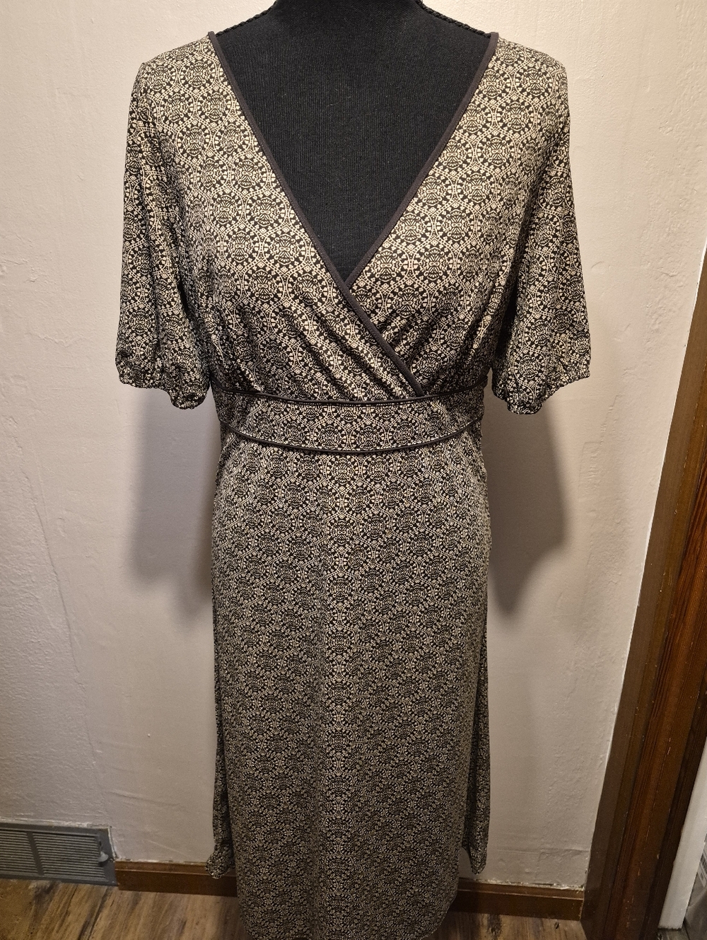 Ann Taylor LOFT Brown/Tan Dress Size 8 - Picture 2 of 5